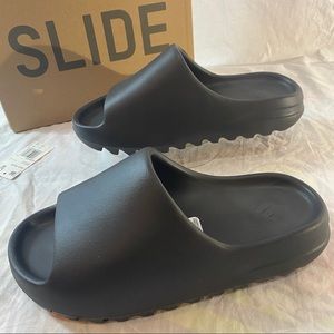 Yeezy ‘Onyx’ Slide Men’s Size 9 NEW